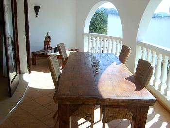 Möblierte und überdachte Terrasse Möblierte und überdachte Terrasse