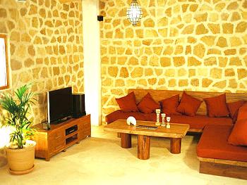 Wohnzimmer mit Sat-TV und Internetanschluss Wohnzimmer mit Sat-TV und Internetanschluss