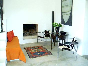 Wohnzimmer mit Kamin