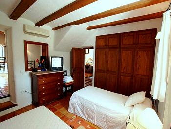 Schlafzimmer mit Sat-TV Schlafzimmer mit Sat-TV