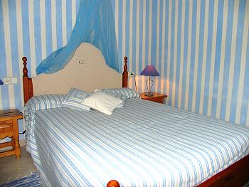 Schlafzimmer mit französischem Bett