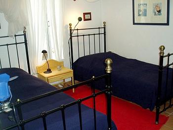 Schlafzimmer mit 2 Einzelbetten