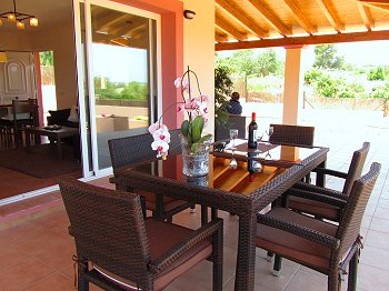 Große überdachte Terrasse Große überdachte Terrasse