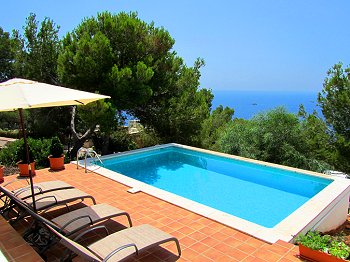 Ferienhaus mit Pool und Klimaanlage Ferienhaus mit Pool und Klimaanlage