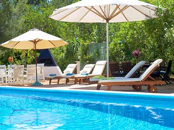 Pool und Grillecke