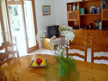 Wohnzimmer mit Sat-TV Wohnzimmer mit Sat-TV
