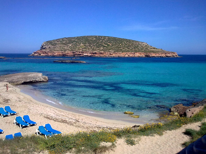 http://www.finca-ibiza.de/ferienhaus-ibiza/050-ferienhaus-cala-conta/diashow/cala-conta1-gross.jpg