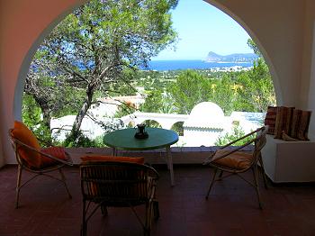 Überdachte Terrasse mit Meerblick Überdachte Terrasse mit Meerblick