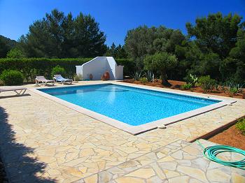 Pool und Sonnenterrasse Pool und Sonnenterrasse