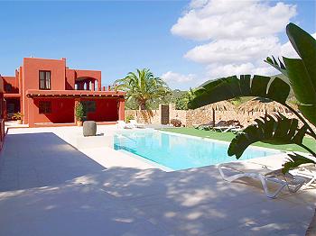Ferienhaus mit Pool und WLAN Ferienhaus mit Pool und WLAN