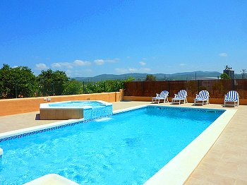Ferienhaus mit Pool für 6 Personen Ferienhaus mit Pool für 6 Personen