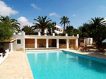 Kleines geschmackvolles Hotel mit Pool nahe Santa Eulalia Kleines geschmackvolles Hotel mit Pool nahe Santa Eulalia