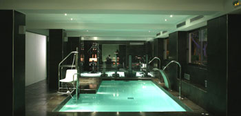 Indoor-Pool im Wellnessbereich Indoor-Pool im Wellnessbereich