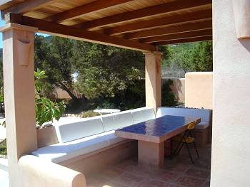 &Uuml;berdachte Terrasse