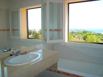Bad mit Badewanne