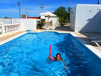Ferienhaus mit Pool für 8 Personen Ferienhaus mit Pool für 8 Personen
