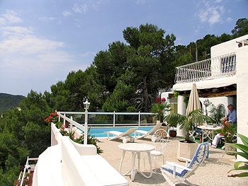 Terrasse mit Pool