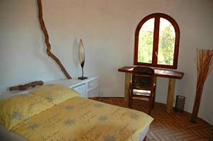 Schlafzimmer mit Doppelbett