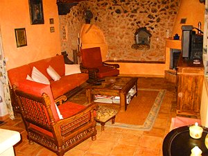 Das Wohnzimmer mit SAT-TV in der Finca mit Doppelzimmer und Studio