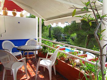 Balkon mit Blick zum Pool Balkon mit Blick zum Pool