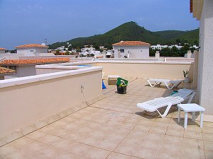 Gro&szlig;z&uuml;gige Dachterrasse vom Apartment