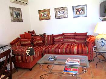 Wohnzimmer mit Sat-TV Wohnzimmer mit Sat-TV