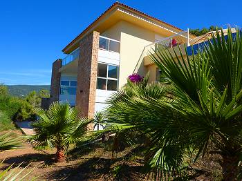 Villa auf Ibiza für 6 - 8 Personen Villa auf Ibiza für 6 - 8 Personen