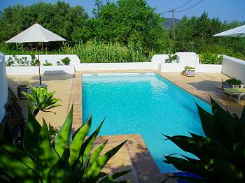 Ferienhaus mit Pool in ruhiger Lage Ferienhaus mit Pool in ruhiger Lage