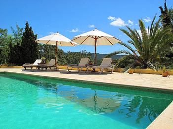 Villa mit Pool und Internetanschluss Villa mit Pool und Internetanschluss