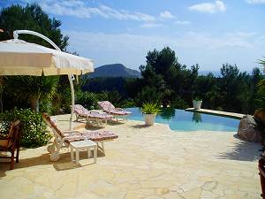 Pool mit Poolterrasse