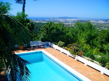 Blick auf das Meer und Ibiza-Stadt Blick auf das Meer und Ibiza-Stadt