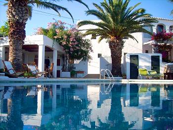 Pool und Sonnenterrasse Pool und Sonnenterrasse