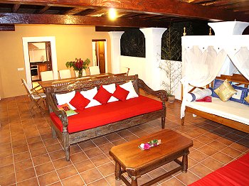 Überdachter Chill-Out-Bereich Überdachter Chill-Out-Bereich