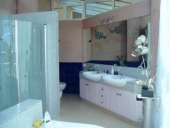 Großes Badezimmer Großes Badezimmer