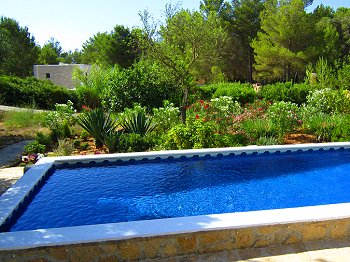 Mediterraner Garten mit Pool