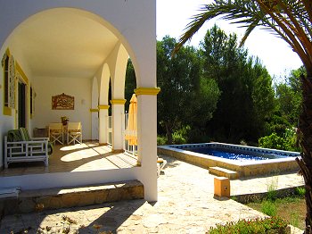Überdachte Terrasse
