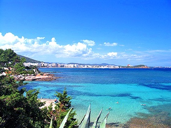 Bucht mit Blick auf St. Eulalia Bucht mit Blick auf St. Eulalia