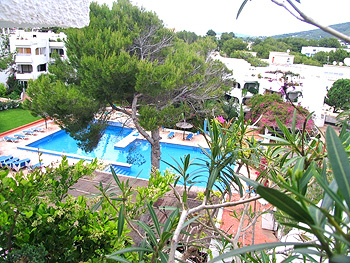 Pool in Gartenanlage Pool in Gartenanlage