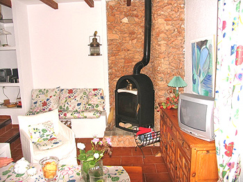 Wohnzimmer mit Sat-TV und Schwedenofen Wohnzimmer mit Sat-TV und Schwedenofen