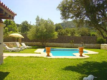 Pool und Poolterrasse