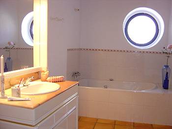 Bad mit Badewanne