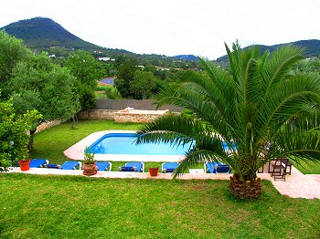 Pool und Sonnenterrasse Pool und Sonnenterrasse