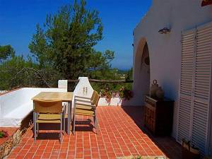 Terrasse mit seitlicher Meersicht