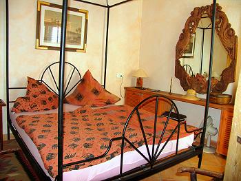 Schlafzimmer mit französischem Bett Schlafzimmer mit französischem Bett