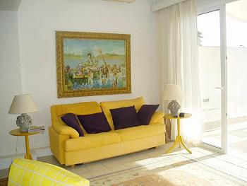 Schlafcouch im Wohnzimmer Schlafcouch im Wohnzimmer
