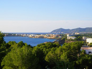 Ibiza Urlaub an der Cala Llenya