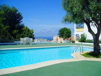 Pool und Meerblick