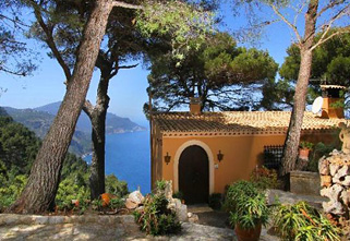 Freistehende Finca mit Pool direkt am Meer (0201) Freistehende Finca mit Pool direkt am Meer (0201)