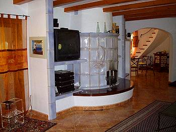 Kachelofen im Wohnzimmer