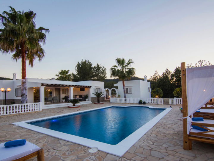 Moderne Villa mit Pool und Klimaanlage für 10 Personen — Villa